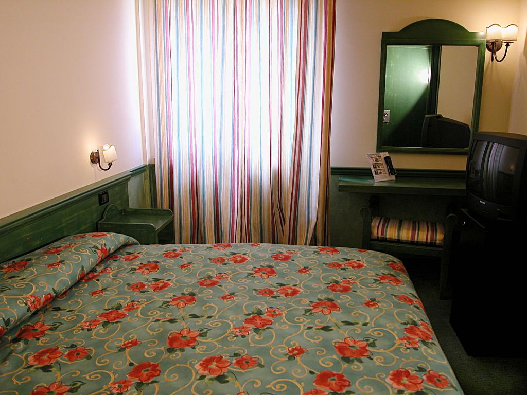 Acos Marsala City Hotel Room photo